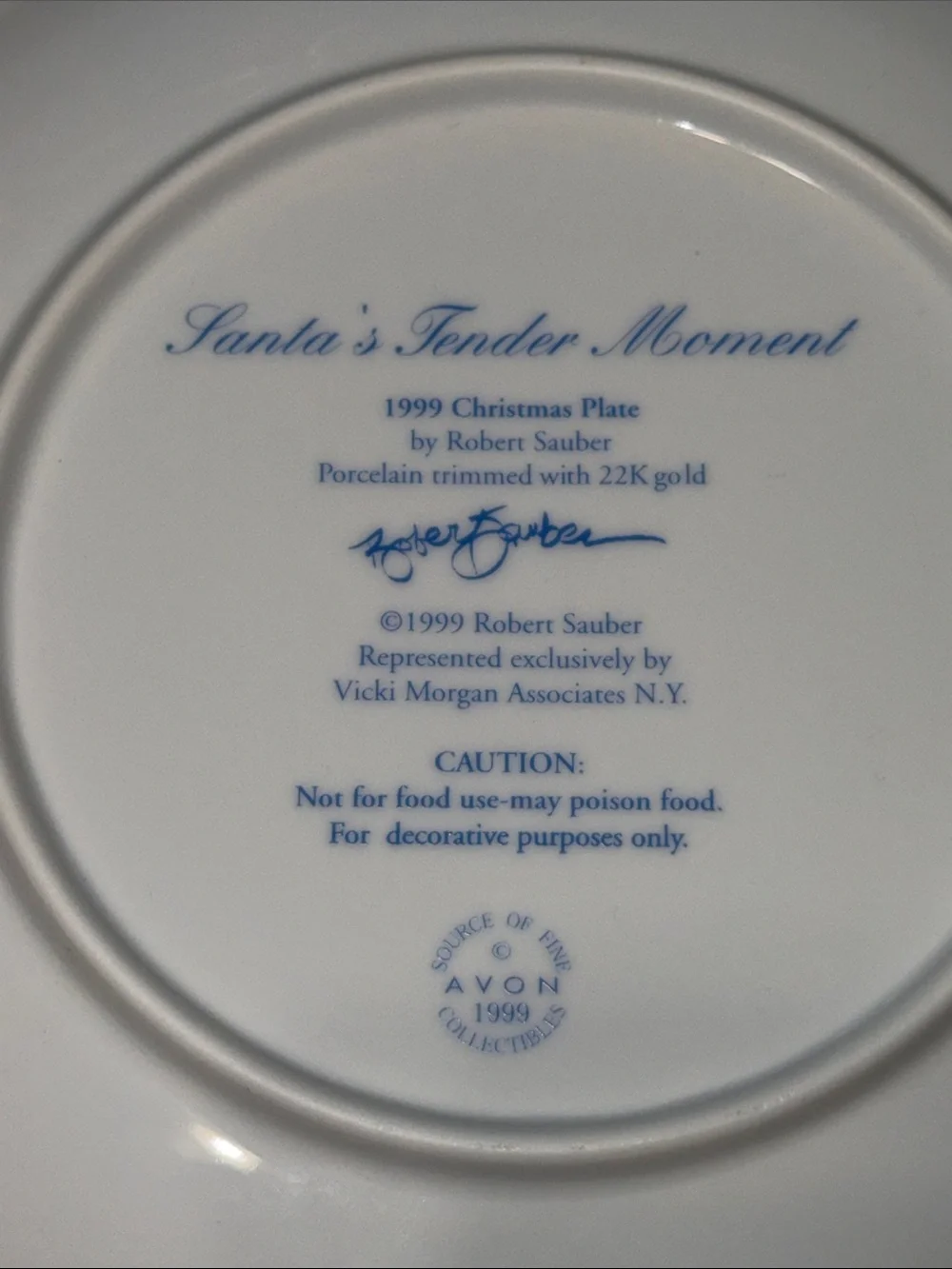 Avon 1999Fine Collectibles Christmas Decorative Plate - 22K Hold Rim.